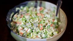 Грибной салат с крабовыми палочками