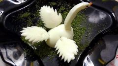 Как сделать лебедя из вареного яйца