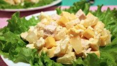 Как приготовить салат с курицей и сыром