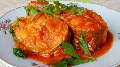Как приготовить рыбу с овощами под томатным соусом