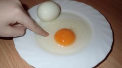 Какие яйца полезнее: вареные или сырые