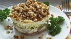 Как приготовить вкусный салат «Принц» с говядиной и грецкими орехами