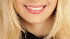 Отбелить зубы у специалиста или дома