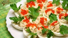 Как приготовить фаршированные яйца: 10 самых вкусных начинок