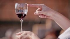 Как пить и не пьянеть во время застолья: советы от медиков