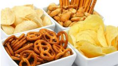 Почему сухарики и чипсы считаются вредными продуктами