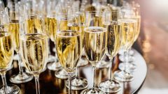 Как выбрать хорошее шампанское на Новый год: 9 простых советов