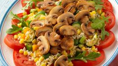 Слоеный салат с грибами: пошаговые рецепты с фото для легкого приготовления