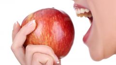 Кому нельзя есть яблоки и почему