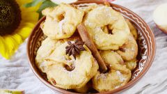 Как сделать вкуснейшие яблочные пончики за 20 минут: рецепт сладкого завтрака