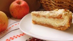 Как испечь насыпной пирог с творогом и яблоками