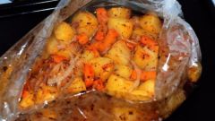 Как приготовить картошку с овощами в рукаве