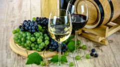 Как сделать вино из винограда, черной смородины и яблок