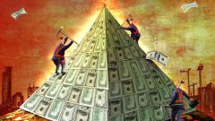 Почему россияне несли последние деньги в финансовые пирамиды