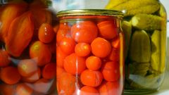 Сколько раз заливать огурцы с помидорами кипятком при засолке