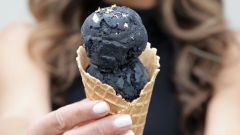 Как сделать дома необычное черное мороженое: два простых рецепта
