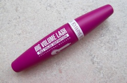 Тушь эффектная, но сложная в нанесении