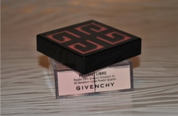 Пудра Givenchy Prisme Libre для создания идеального макияжа