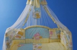 Красивый комплект для детской кроватки