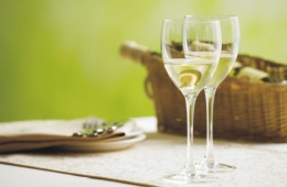«Шардоне» от «Голицынские вина» - полусладкое белое вино