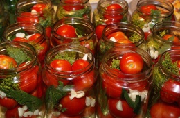 Консервированные томаты «Красная цена» - вкусный продукт по доступной цене