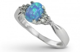 Серебряное кольцо с цирконами и голубым опалом
