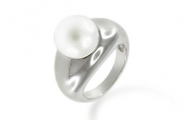 Простое и красивое серебряное кольцо с жемчугом