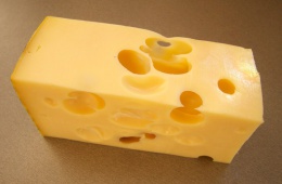 Маасдам – одна из самых популярных в России разновидностей сыра