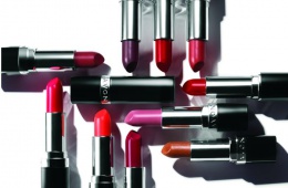 Кремовая помада, ухаживающая за губами