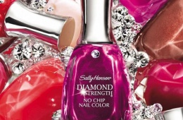 Страз на флаконе - единственная примечательность