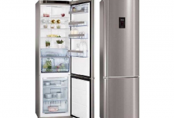 Огромный холодильник для всей семьи