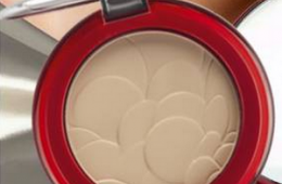 Легкая молодежная пудра Faberlic «Шелковое удовольствие»