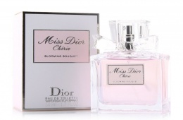 Легкий вишневый запах  Miss Dior Cherie