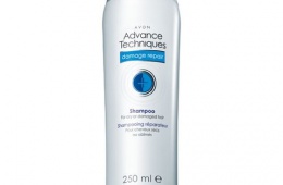 Делает волосы гладкими, блестящими и увлажненными