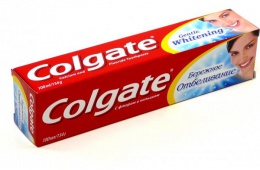 Не отбеливает зубы