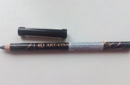 Отличный черный карандаш,  который не мажет и не отпечатывается