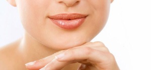 Как ухаживать за сухими губами