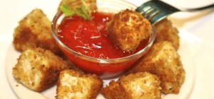 How to cook fried cheese with tomato sauce
