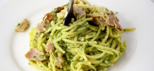 Блюда итальянской кухни: спагетти с соусом песто