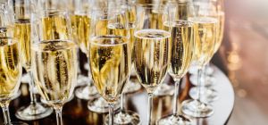 Как выбрать хорошее шампанское на Новый год: 9 простых советов