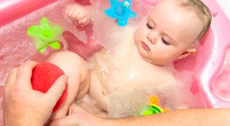 How to wash newborns