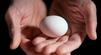 Как отличить вареное яйцо