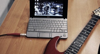 How to play electric guitar through computer