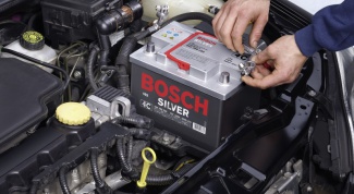 How to put the battery in the car