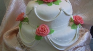 Как украсить торт розами