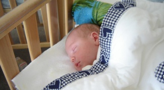 How to teach a newborn to the crib