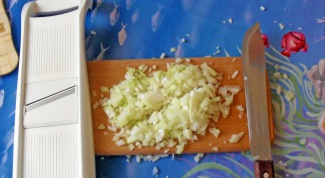 How to finely chop onions