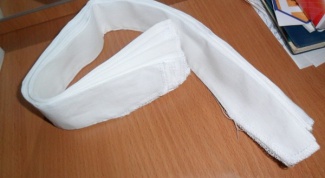 How to sew the collar on the form