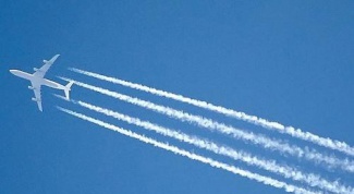 Why the plane leaves a trail