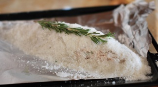 How to cook fish in salt
